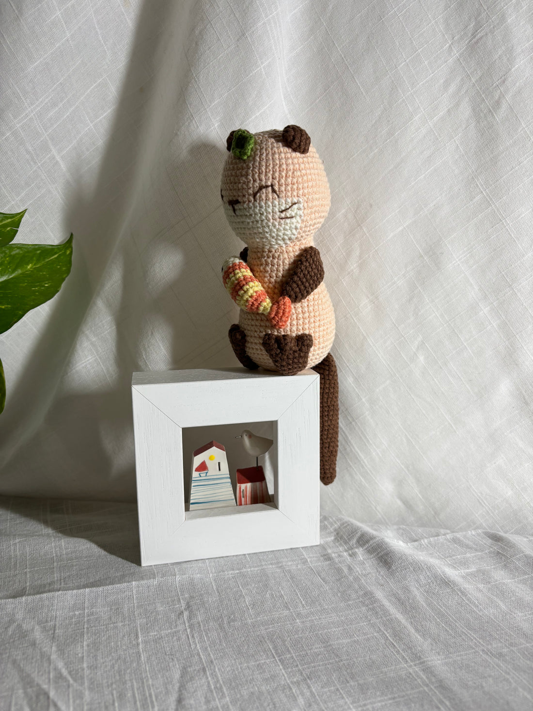 Lontra amigurumi con pesce — Photo 2